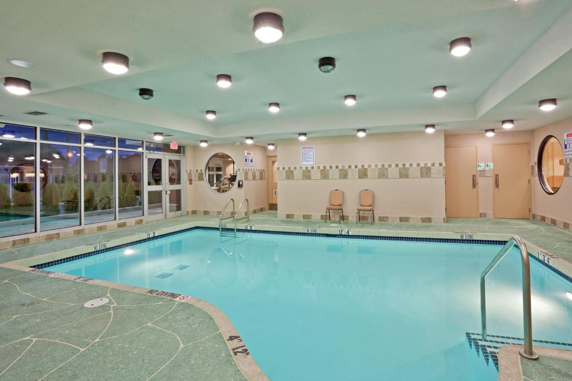 Holiday Inn Hotel & Suites Surrey East - Cloverdale By Ihg Buitenkant foto