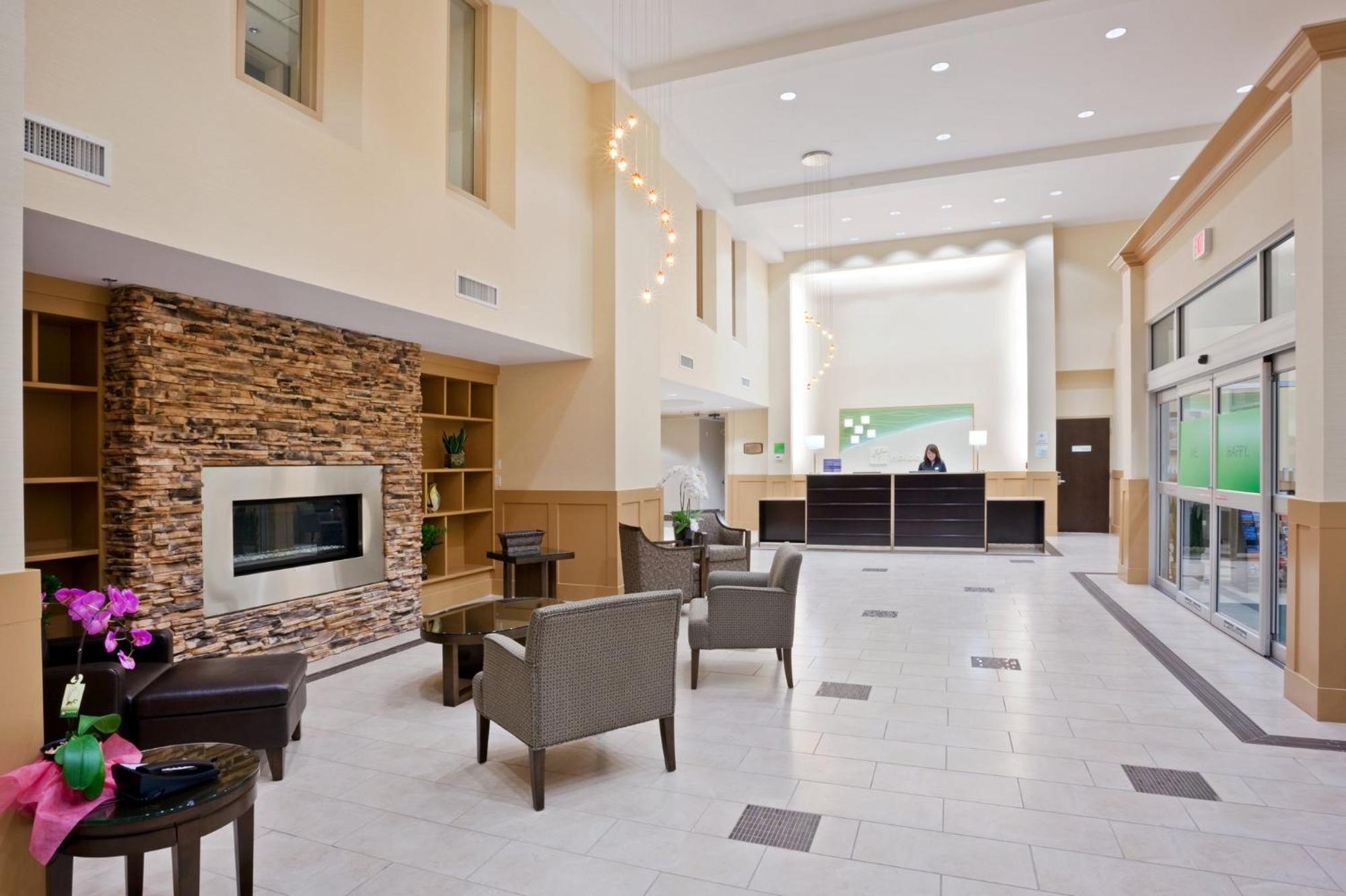 Holiday Inn Hotel & Suites Surrey East - Cloverdale By Ihg Buitenkant foto