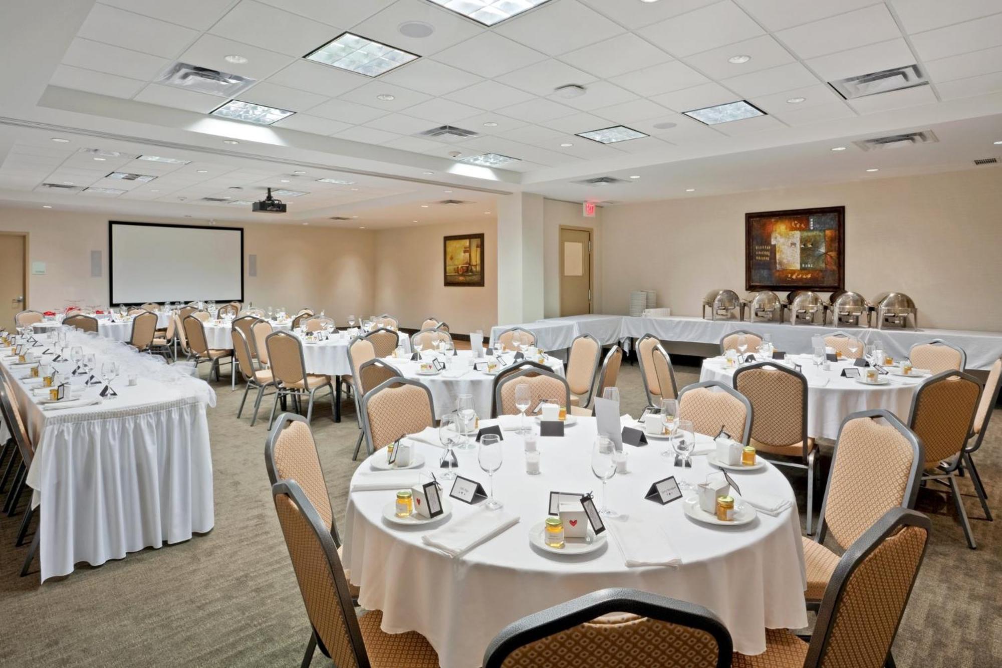 Holiday Inn Hotel & Suites Surrey East - Cloverdale By Ihg Buitenkant foto