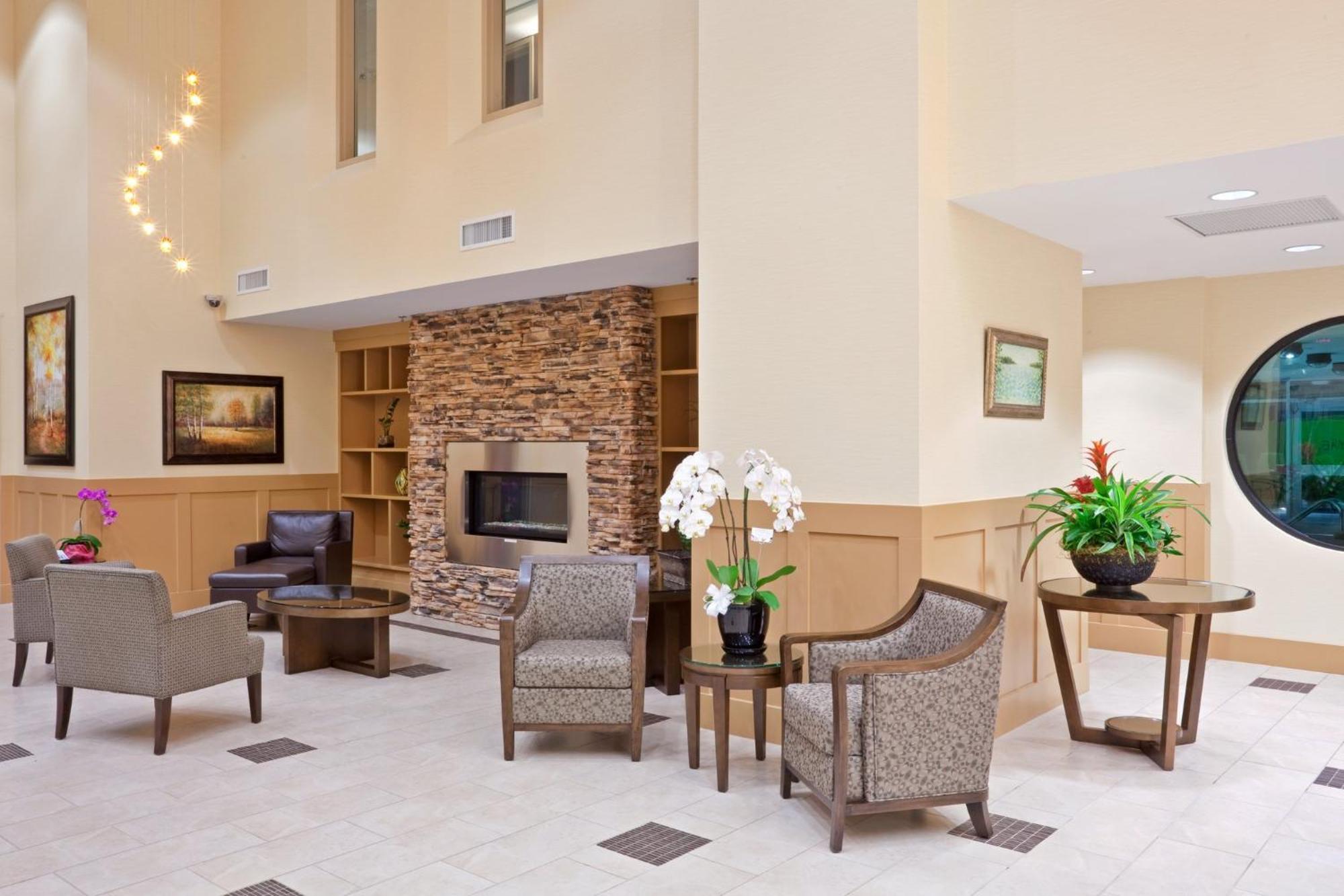 Holiday Inn Hotel & Suites Surrey East - Cloverdale By Ihg Buitenkant foto