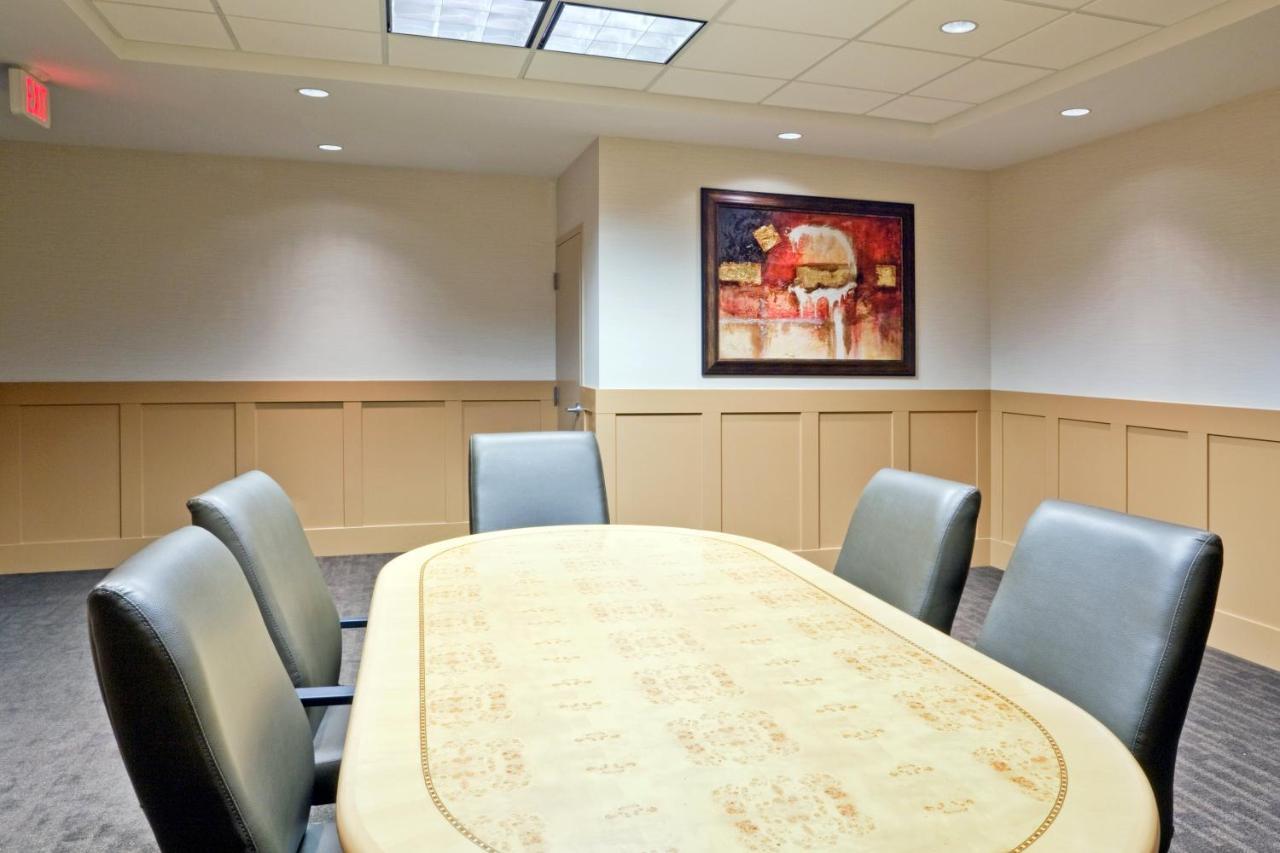 Holiday Inn Hotel & Suites Surrey East - Cloverdale By Ihg Buitenkant foto